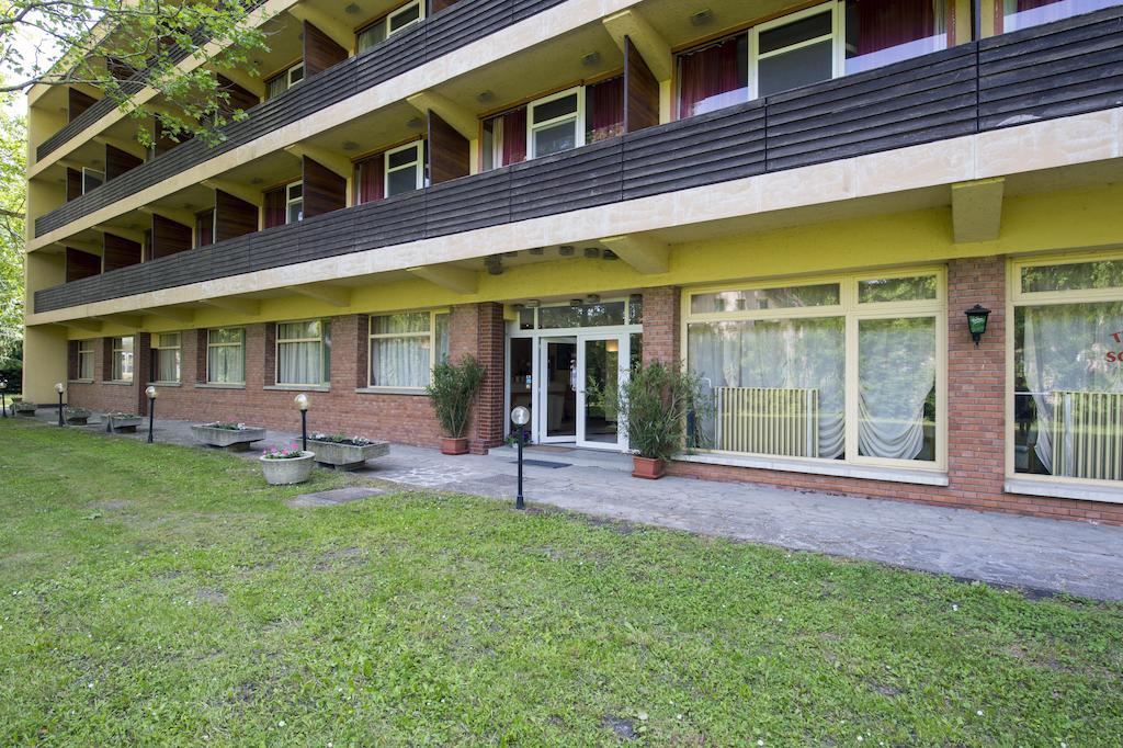 Familia Hotel Balatonboglár Exterior foto